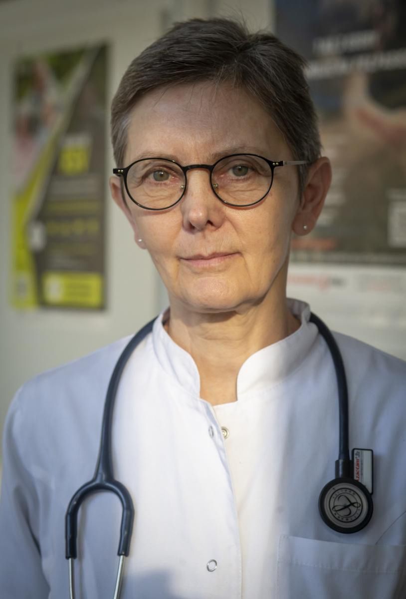 Prof. Joanna Zajkowska z Kliniki Chorób Zakaźnych i Neuroinfekcji Uniwersytetu Medycznego w Białymstoku