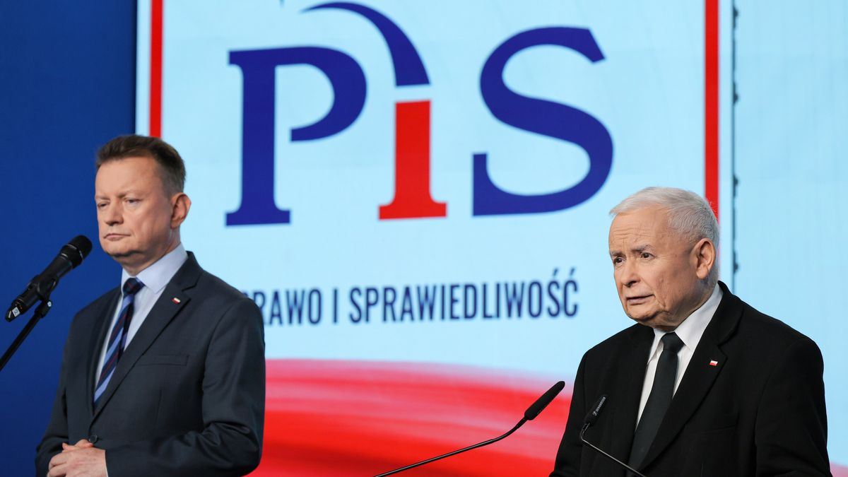 Jaros�aw Kaczy�ski, Mariusz B�aszczak
Pawe� Supernak
konferencja prasowa, konferncja konferencji, Nowogrodzka, PiS, polityk polityka, prasowa prasowej, briefing prasowy