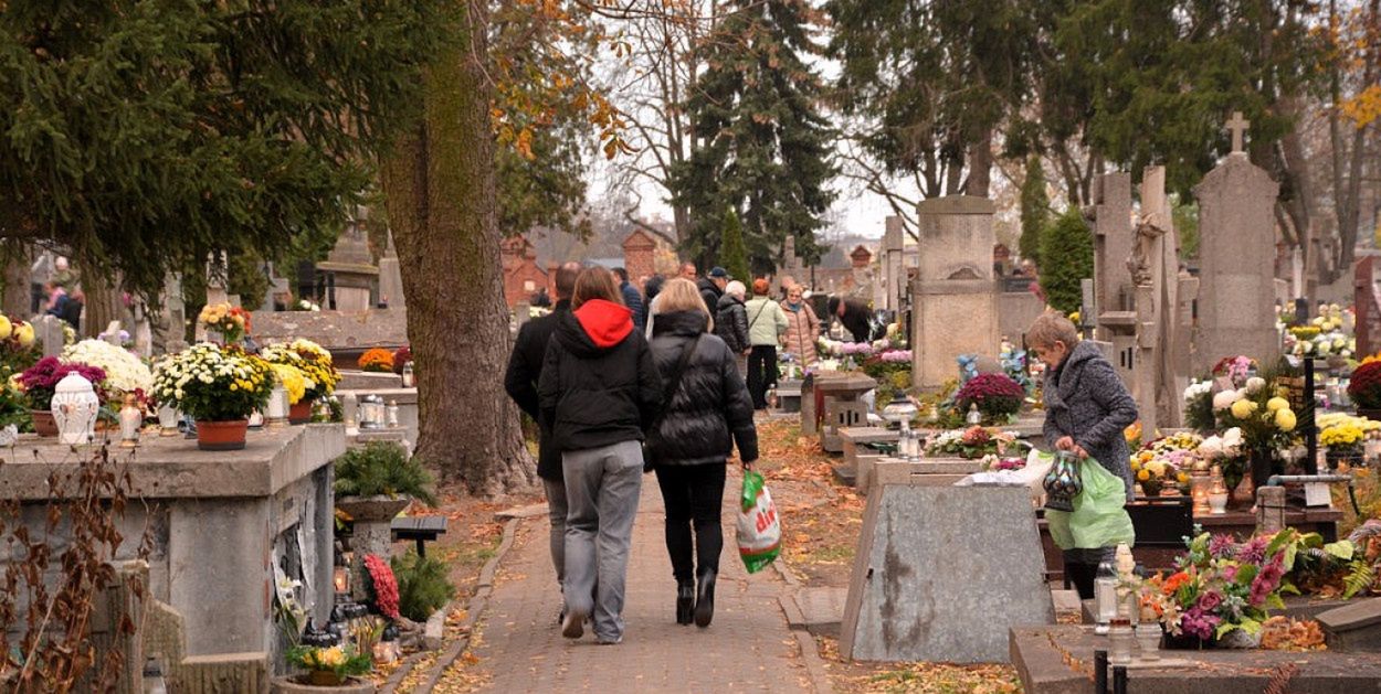 Włocławek: Wszystkich Świętych 2025. Tak czynne będą cmentarze