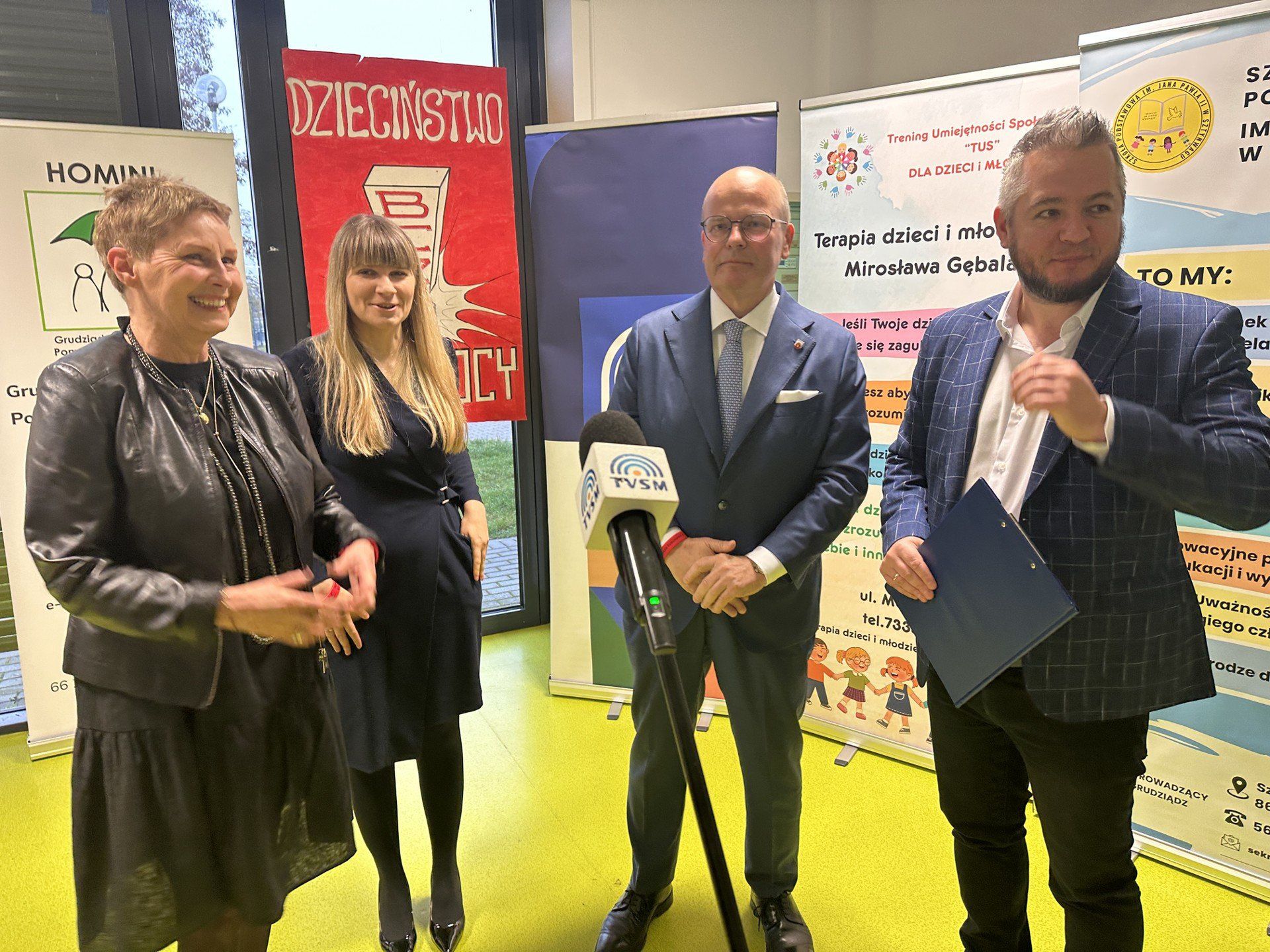 W Grudziądzu eksperci rozmawiali w ramach kampanii &#34;Dzieciństwo bez przemocy&#34; o &#34;niewidzialnych dzieciach&#34;. Wśród ekspertów m.in. Rzecznik Praw Dziecka, Monika Horna - Cieślak