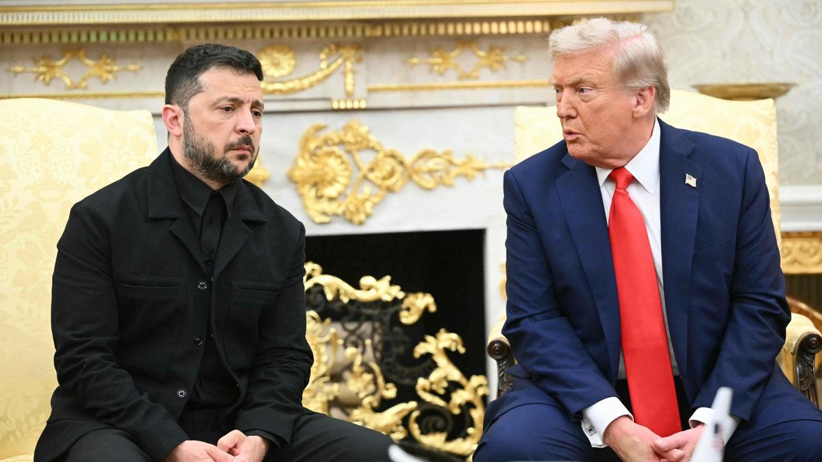 Spotkanie Trump - Zelenski w Waszyngtonie
Ukrainian President Volodymyr Zelensky and US President Donald Trump participate in a meeting in the Oval Office of the White House in Washington, DC, on August 18, 2025. European leaders join Ukrainian President Volodymyr Zelensky in talks with US President Donald Trump on August 18, as they try to find a way to end Russia's offensive. The leaders heading to Washington on Monday to appear alongside Zelensky call themselves the "coalition of the willing." (Photo by Mandel NGAN / AFP)
MANDEL NGAN