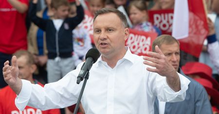 "Karta wolności w sieci" Dudy. Sprawdzamy, co może prezydent