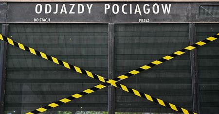 Nim uda się przeczytać rozkład, pociąg zdąży odjechać