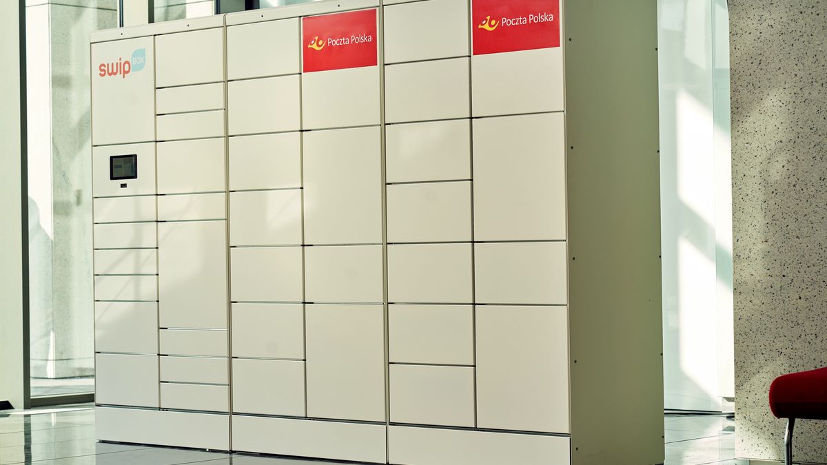 Poczta Polska stawia na automaty do odbioru paczek. Część z nich stanie w parafiach