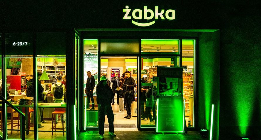 Żabka dalej rośnie jak na drożdżach. Więcej na marketing