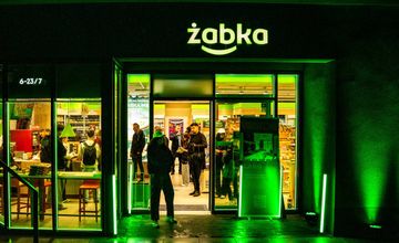 Żabka dalej rośnie jak na drożdżach. Więcej na marketing