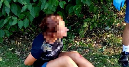 51-latka uderzyła w krawężnik. Policjant wkroczył do akcji
