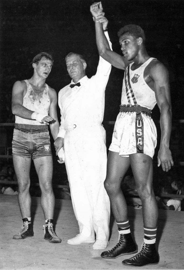 Zbigniew Pietrzykowski po finale olimpijskim z 1960 roku fot. domena publiczna