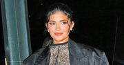 Wciśnięta w rajstopę Kylie Jenner świeci ciążowym brzuszkiem na ulicach Nowego Jorku (ZDJĘCIA)