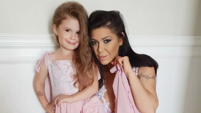 Iwona Węgrowska drży o zdrowie swojej 8-letniej córki. Dziewczynka miała COVID, grypę, a skończyło się na zapaleniu płuc