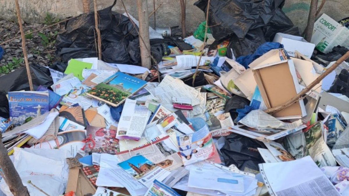 Dzikie wysypisko w Łodzi.