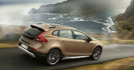 Volvo V40 Cross Country - pierwsze oficjalne zdjęcia [Paryż 2012]