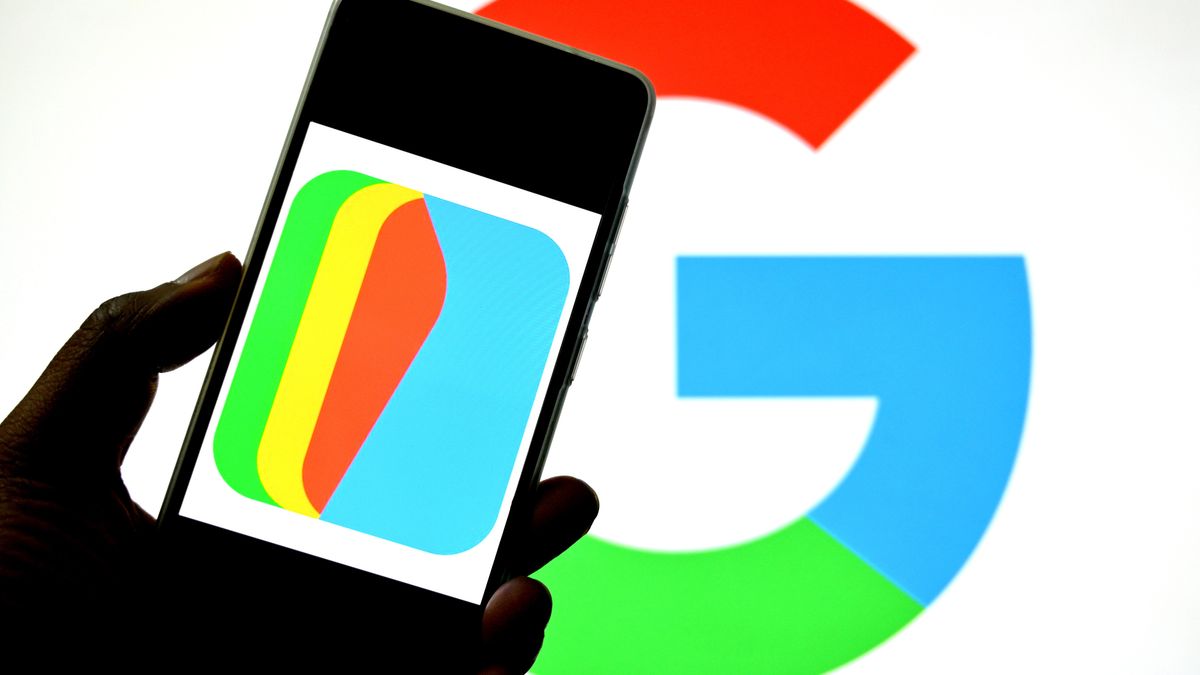INDIA - 2025/03/26: In this photo illustration, a Google Wallet logo is seen displayed on a smartphone with a Google logo in the background. (Photo Illustration by Avishek Das/SOPA Images/LightRocket via Getty Images)