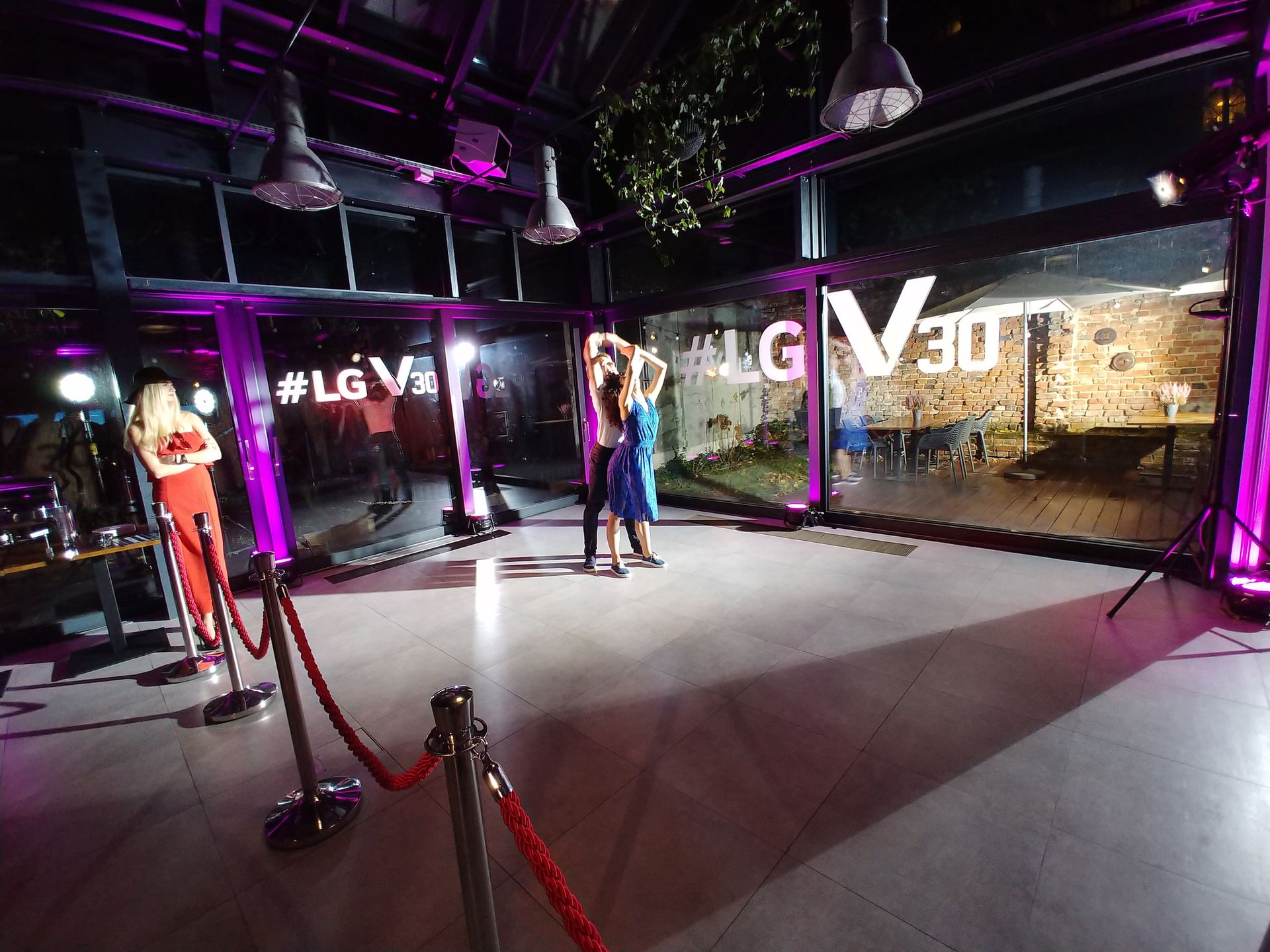 LG V30 - pierwsze wrażenia. Walka o tytuł najlepszego smartfona będzie w tym roku wyjątkowo wyrównana 11