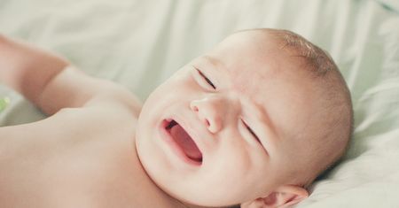Wymioty u niemowlaka - przyczyny i sposób postępowania