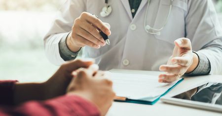Powiększone węzły chłonne – infekcje, choroby autoimmunologiczne, reakcja na leki