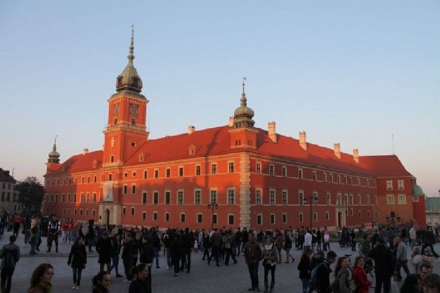 Tłumy na Zamku Królewskim, w Wilanowie i w Łazienkach