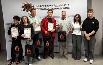 Zamiast siedzieć na konferencji, ruszyli w miasto. OSTROGRA połączyła młodzież i historię Ostrowca
