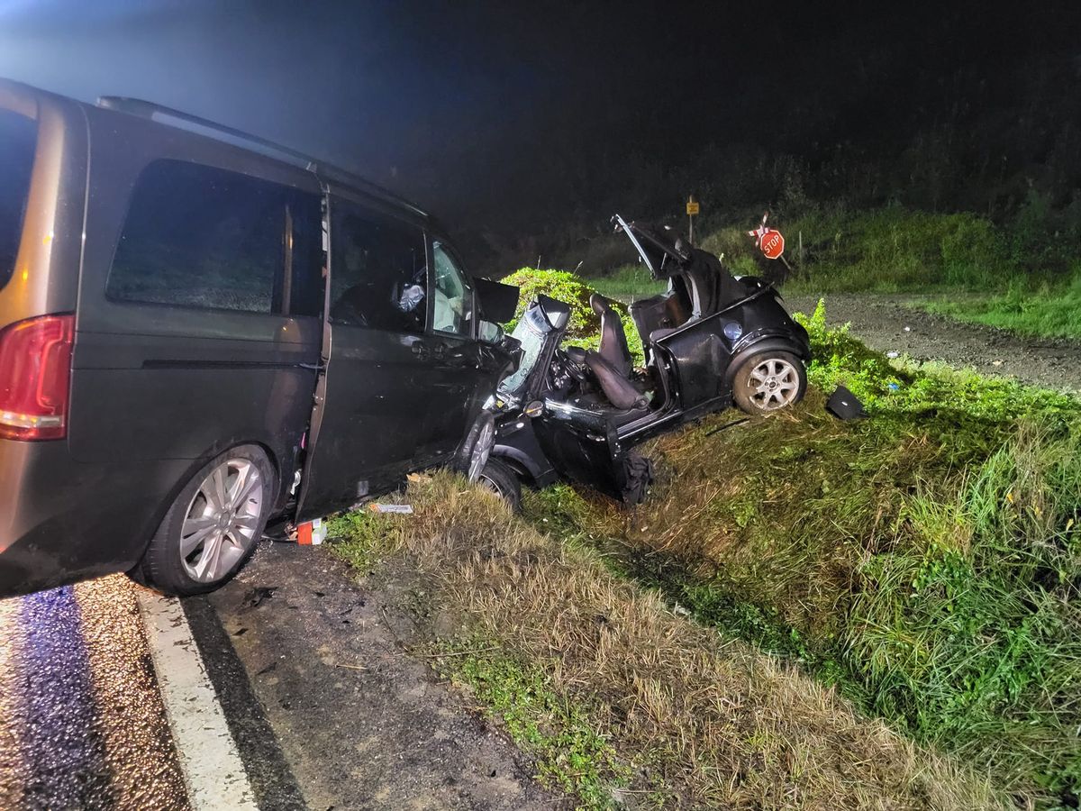 wypadek, straż pożarna, policja Tragiczne wieści z Małopolski. Nie żyje 18-latka, 7 osób w szpitalu