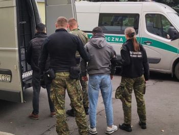 Wielkopolska: Młodzi Gruzini zatrzymani za organizowanie nielegalnej migracji. Przerzucali Afgańczyków do Niemiec