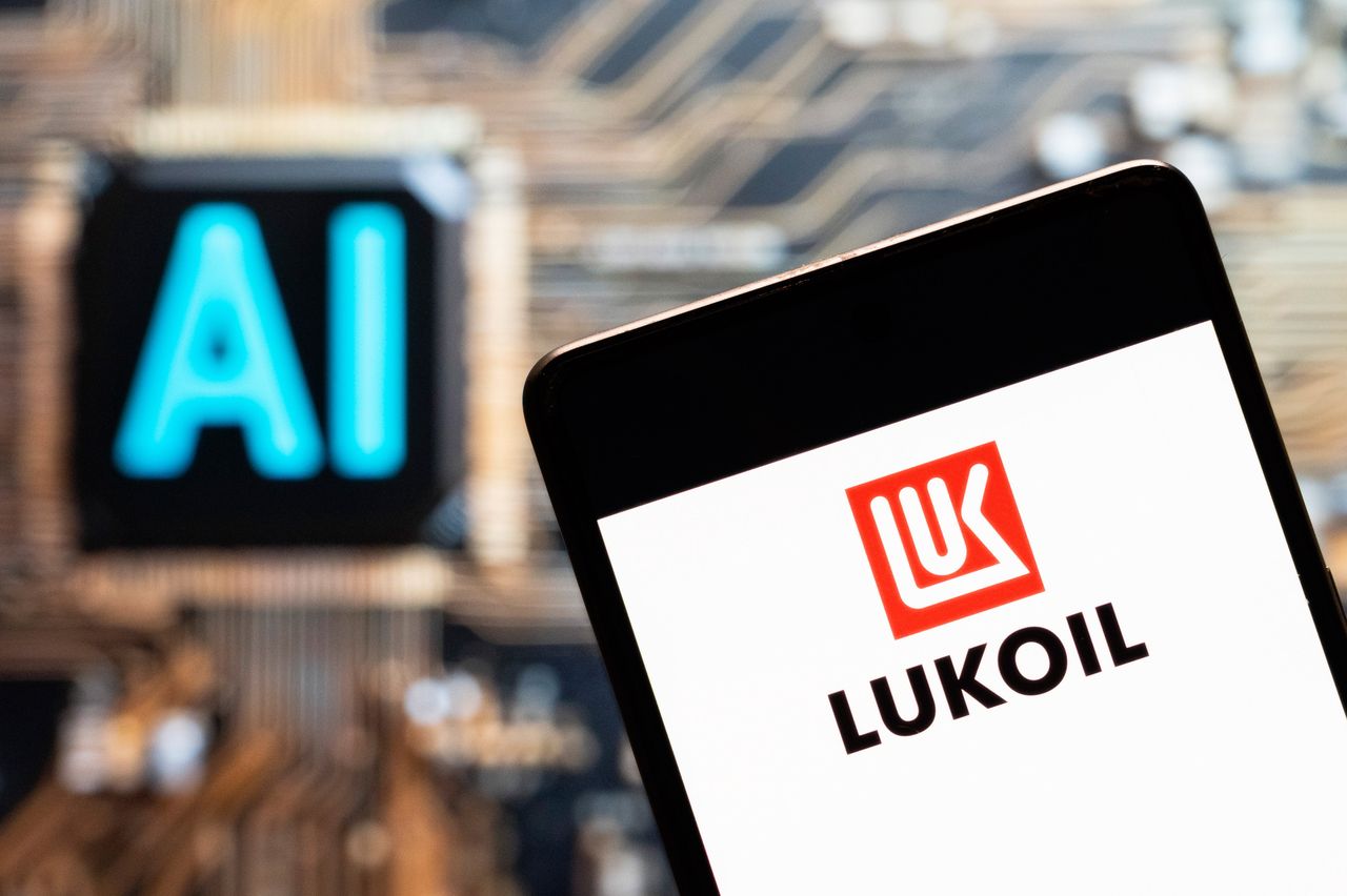 Western sanctions bite. Russian oil giant Lukoil cuts gas production by half amid equipment failure