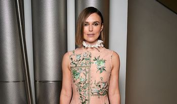 Aktorka skradła show. Misternie zdobiona suknia to modowe arcydzieło