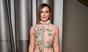 Aktorka skradła show. Misternie zdobiona suknia to modowe arcydzieło