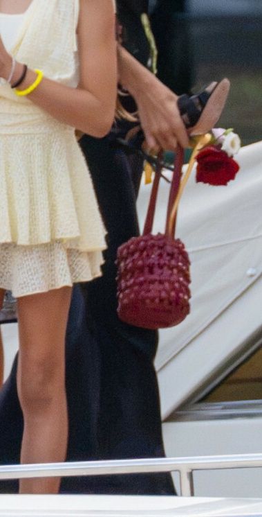 George i Amal Clooneyowie nad jeziorem Como