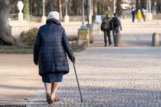 Przynajmniej 5 tys. zł co miesiąc. Oto ile trzeba dziś zarabiać, by taką emeryturę dostać z ZUS-u