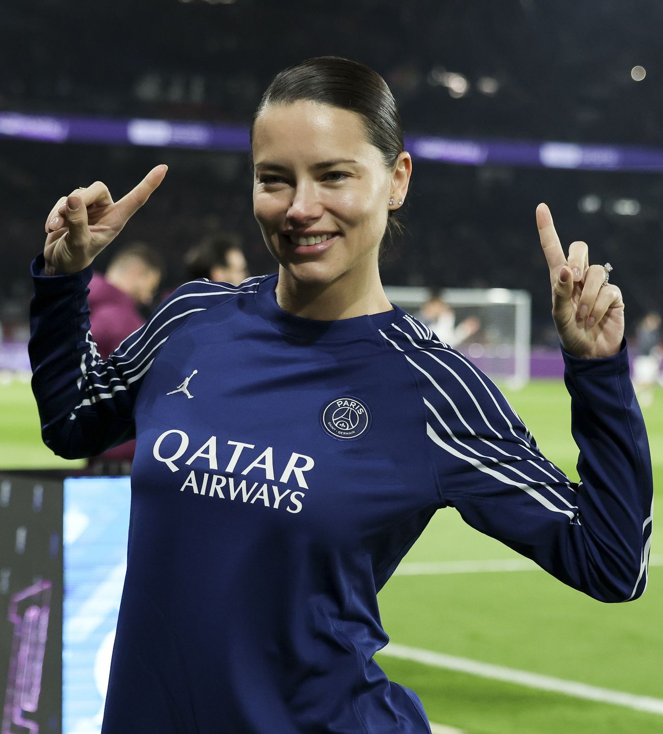 Pozbawiona makijażu Adriana Lima kibicuje ulubionej drużynie 