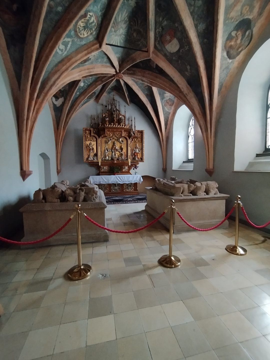 Grobowce ostatnich Piastów śląskich w kościele franciszkanów