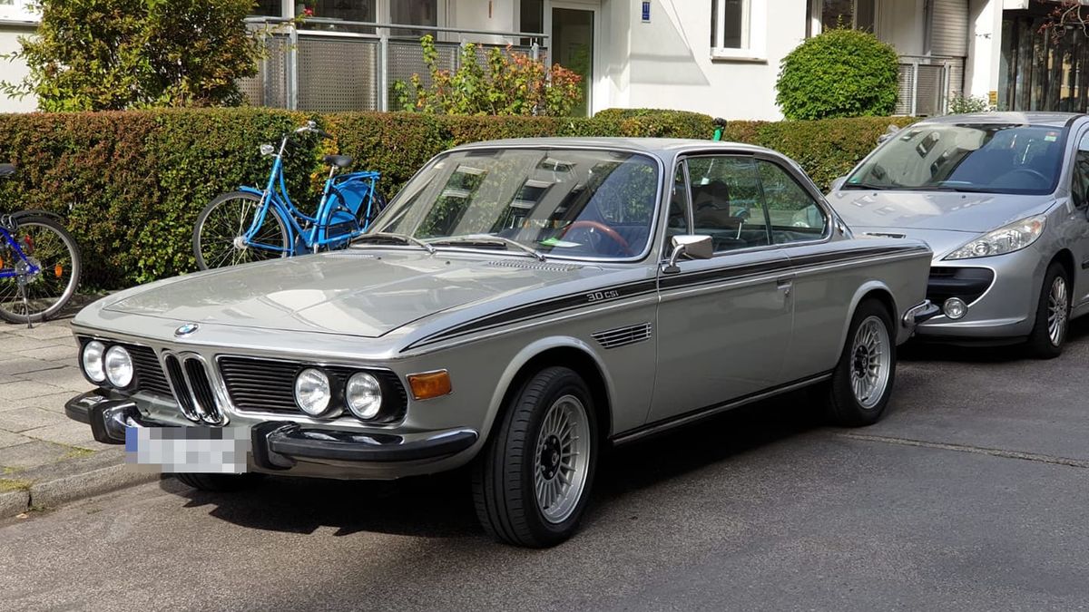 BMW E9 z czasów, gdy skromne grille były na topie. Ponadczasowe linie, niepodrabialny styl. Nic, tylko trzymać pod kocem i zabierać na niedzielne przejażdżki!