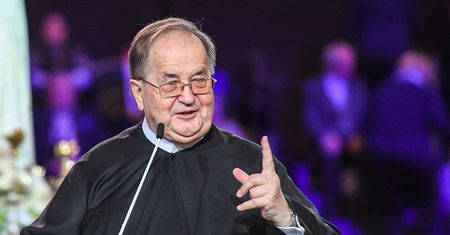 Ojciec Tadeusz Rydzyk z ogromnym wsparciem finansowym. Miliony od Funduszu Sprawiedliwości
