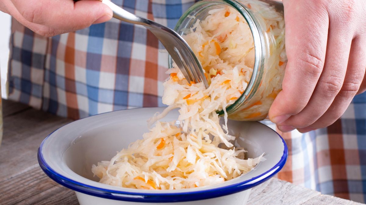 Kapustę kiszoną przerób na pyszną pastę do chleba