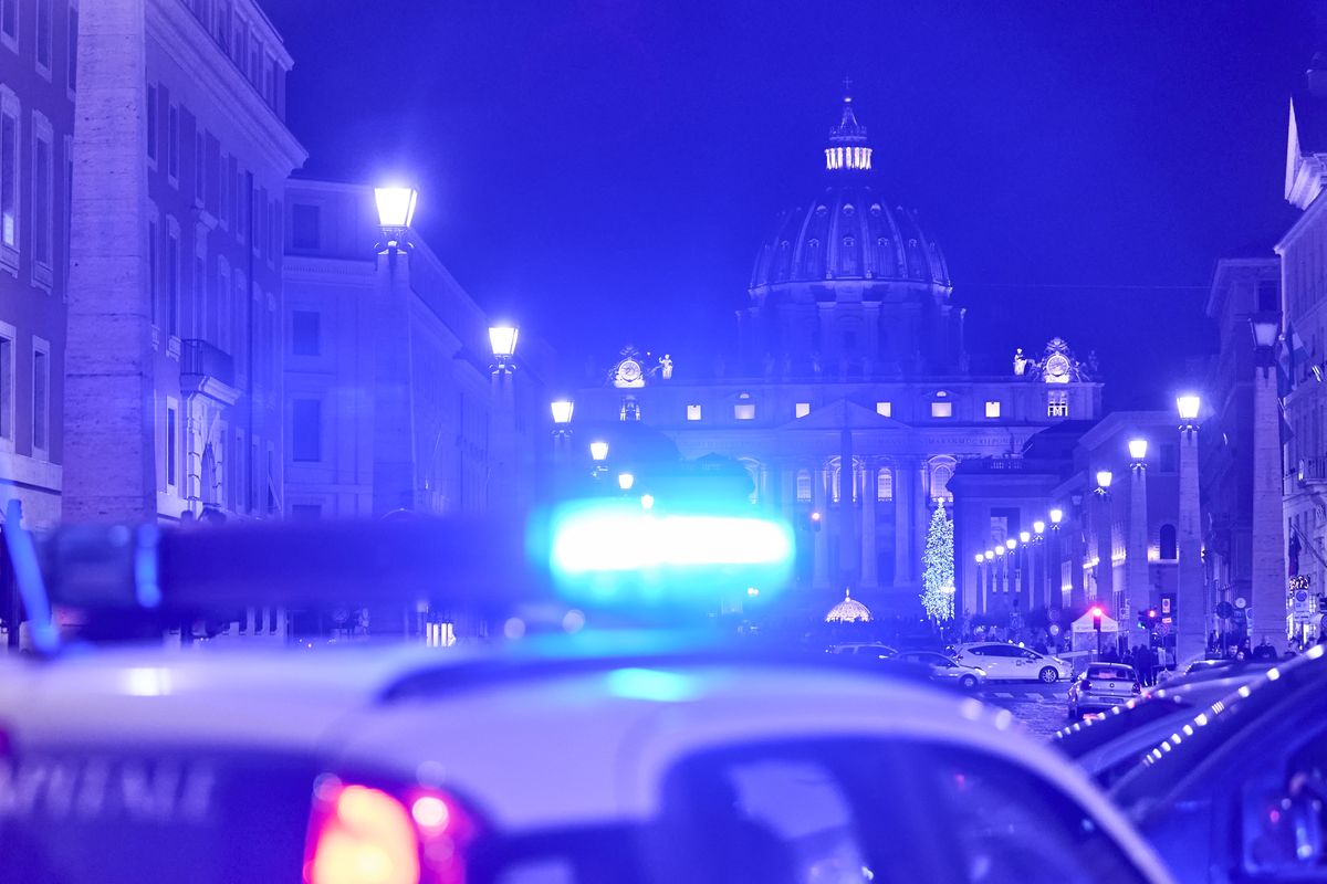 Policja na terenie Watykanu, zdjęcie ilustracyjne