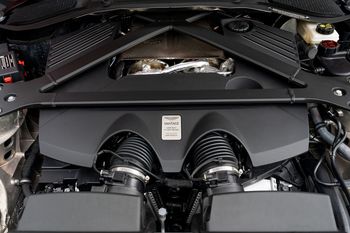 Aston Martin opóźni pierwszy samochód elektryczny
