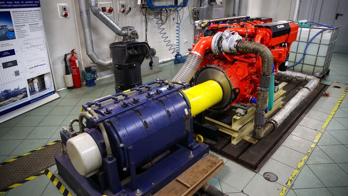 Kraków, 29.01.2024. Prezentacja innowacyjnego rozwiązania naukowców Politechniki Krakowskiej � silnika spalinowego zasilanego wodorem, 29 bm. na Wydziale Mechanicznym PK w Krakowie. (jm) PAP/Łukasz Gągulski