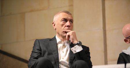 Wieźli nastolatki do lasu? Giertych ujawnia