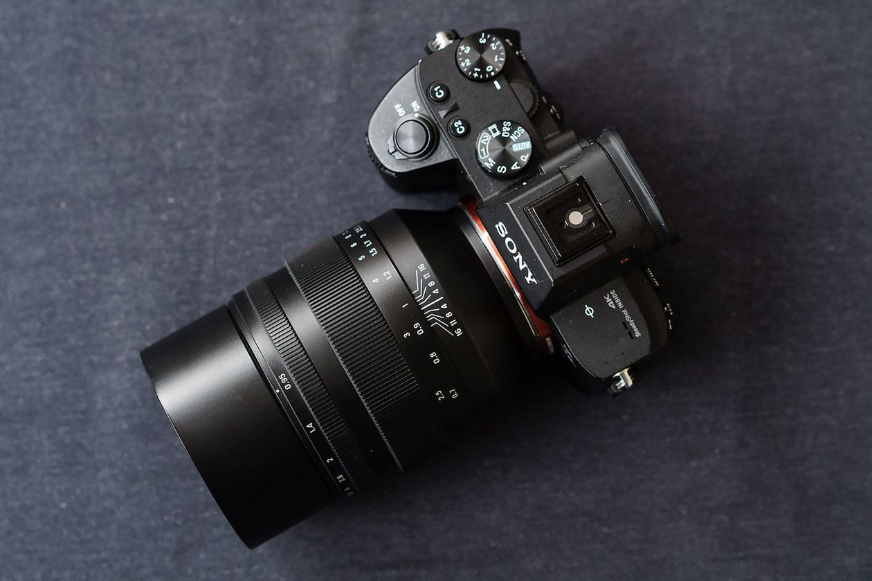 Zenitar 50 mm f/0.95 - bardzo jasny, wytrzymały, ale też ciężki standard do Sony 8