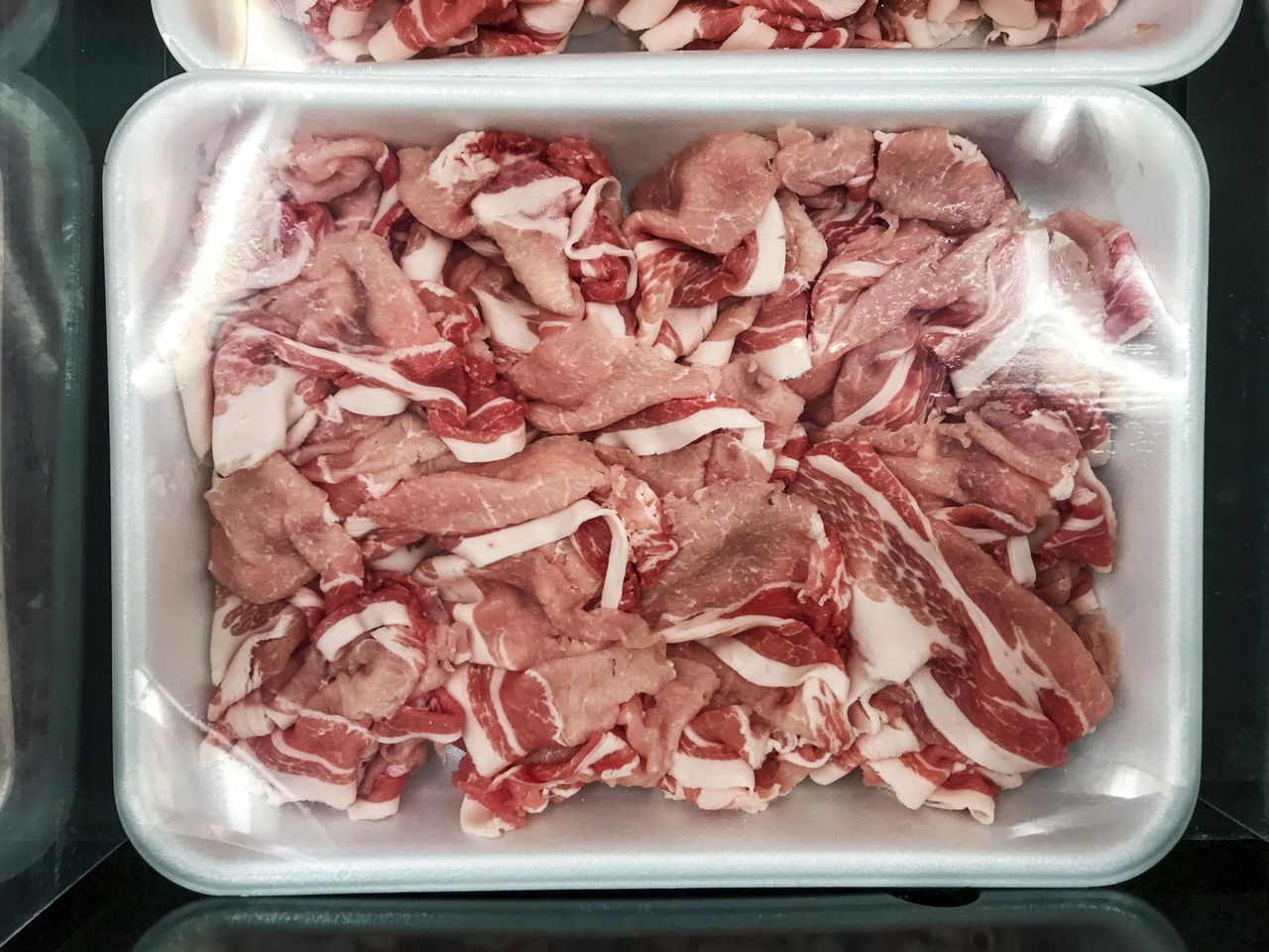 Nie daj się oszukać podczas zakupów. Takie mięso omijaj szerokim łukiem