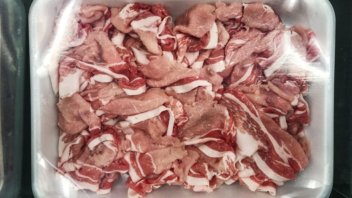 Zauważyłeś to na paczkowanym mięsie? Natychmiast odłóż je z powrotem na półkę