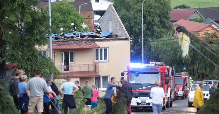 Trąba powietrzna koło Nowego Sącza. Premier: Nikogo nie zostawimy bez wsparcia