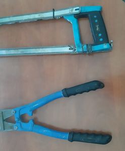 Chcieli ukraść sprzęt z pojazdów. Zatrzymani w trakcie ucieczki