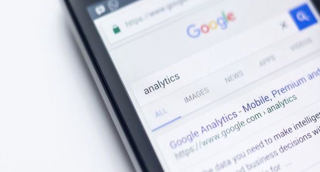 Universal Analytics przestanie niedługo zbierać dane i zabierze dostęp do archiwalnych. Jak się na to przygotować?