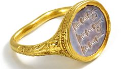 Znalazł 400-letni pierścień z pieczęcią. Cena wywoławcza jest kosmiczna