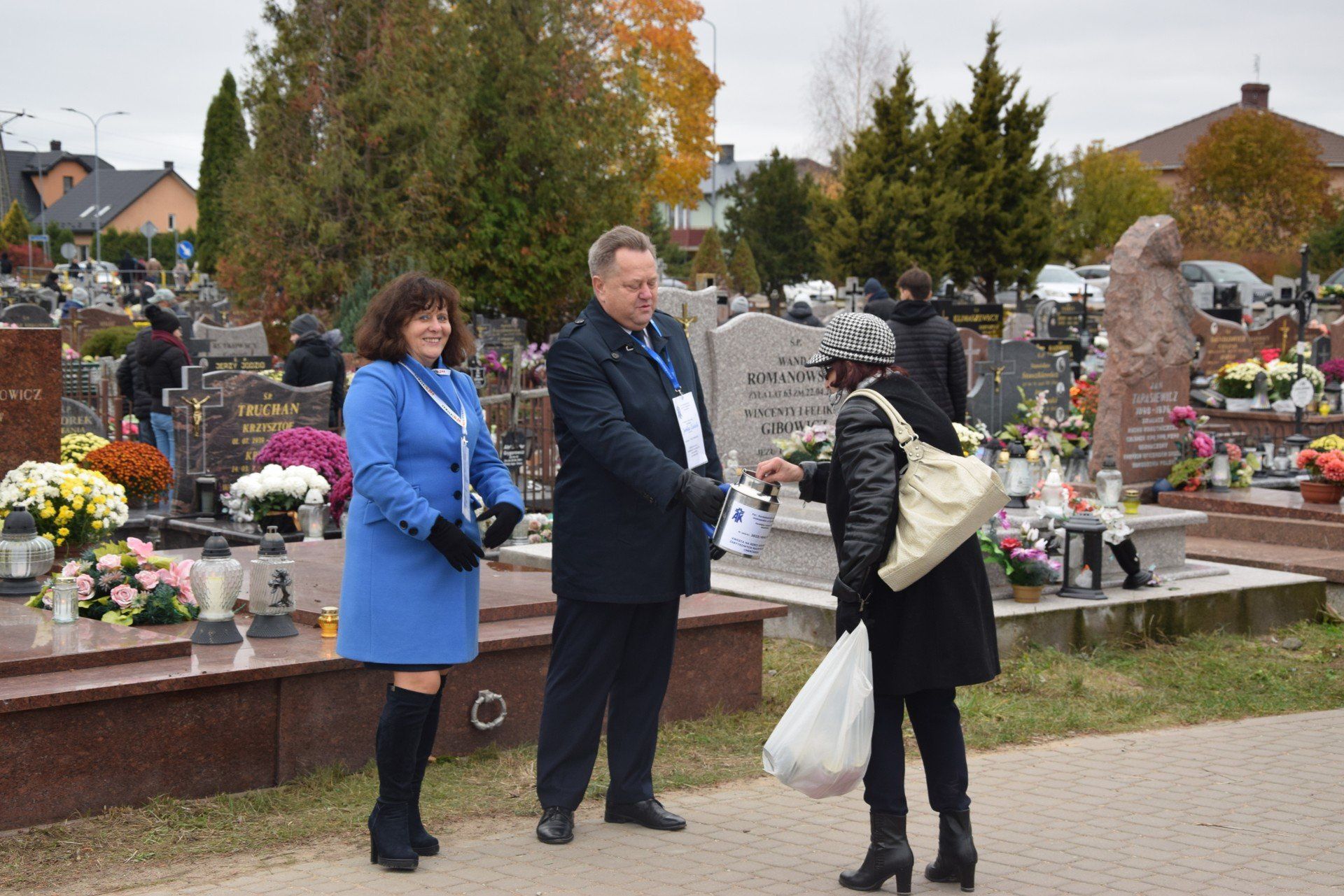 Zeszłoroczna zbiórka, podczas której zebrano blisko 17 tys. zł. Za te pieniądze odnowiono 4 groby