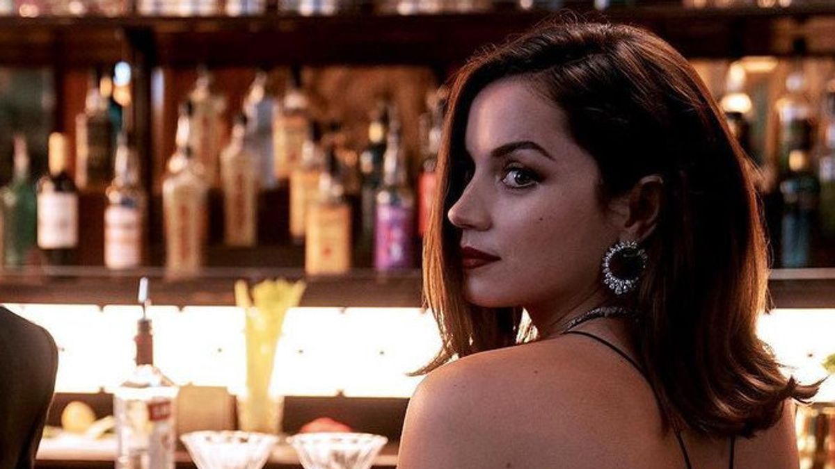 Ana de Armas jest jednym z najjaśniejszych punktów ostatniego Bonda z Danielem Craigiem