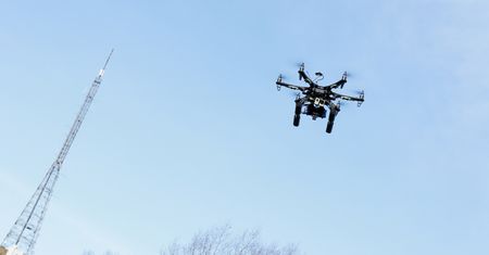 Strażacy poszukiwali sprawcy wypadku dronem