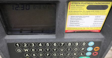 Warszawa. Radni zdecydowali. Płatne parkowanie w kolejnych dzielnicach