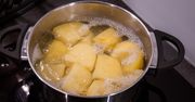 Wiele osób gotuje ziemniaki w złej wodzie. Żaden szef kuchni nie popełniłby tego błędu